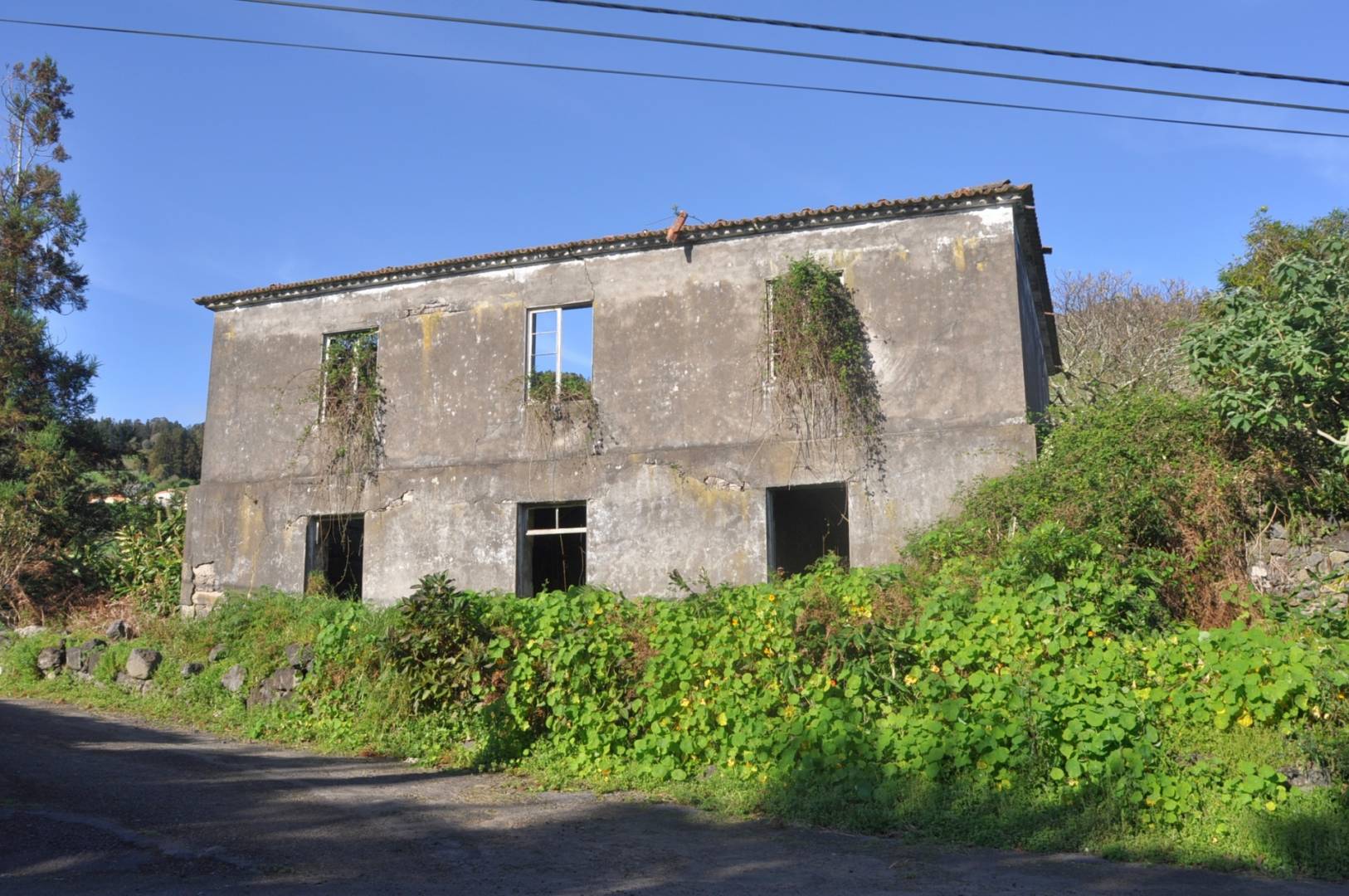 huge property view Faial