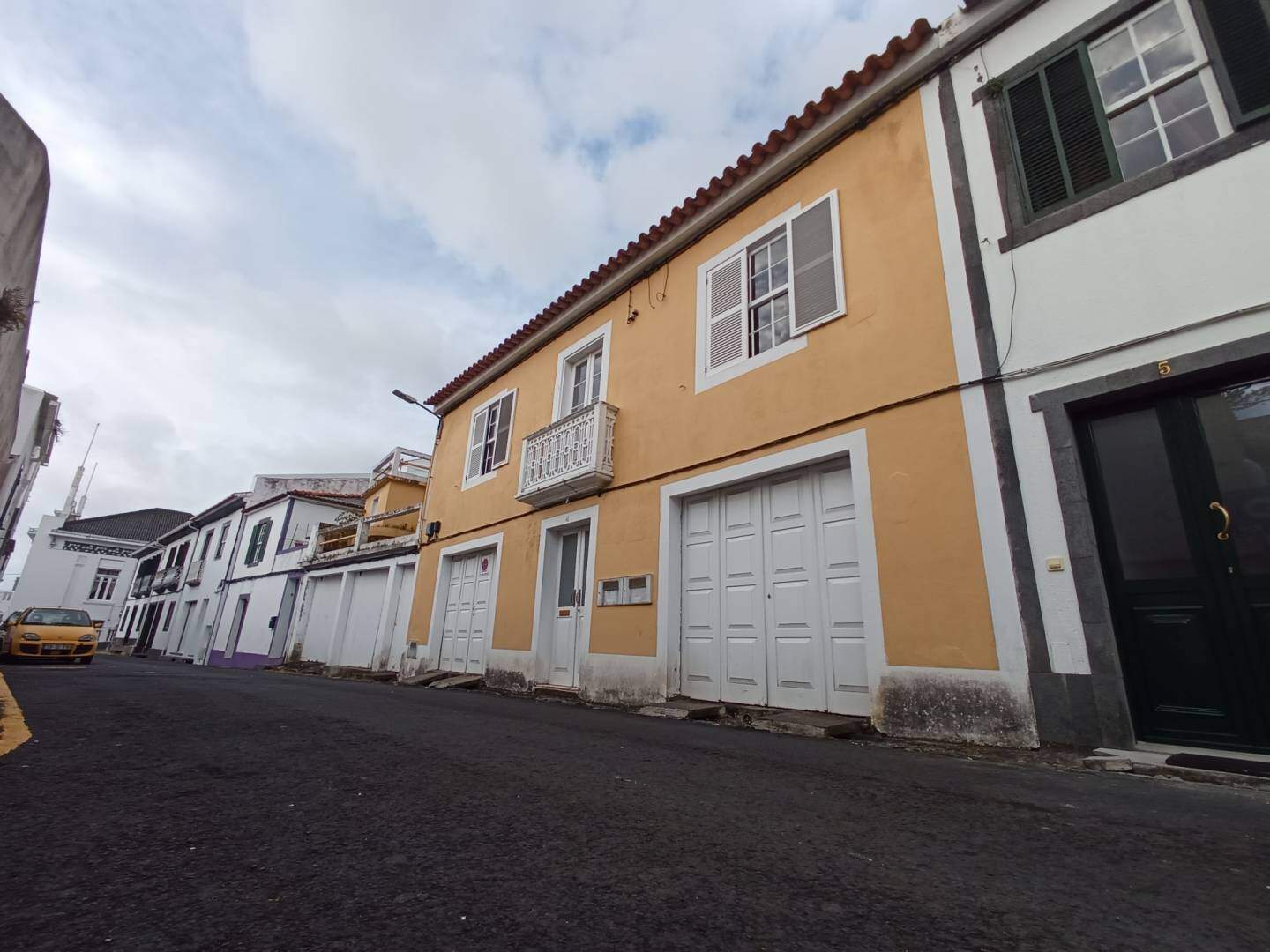 family house city faial