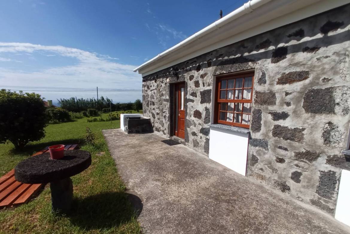 Stone house garden Faial