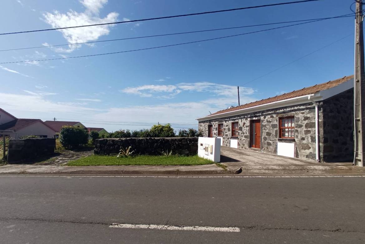 Stone house garden Faial