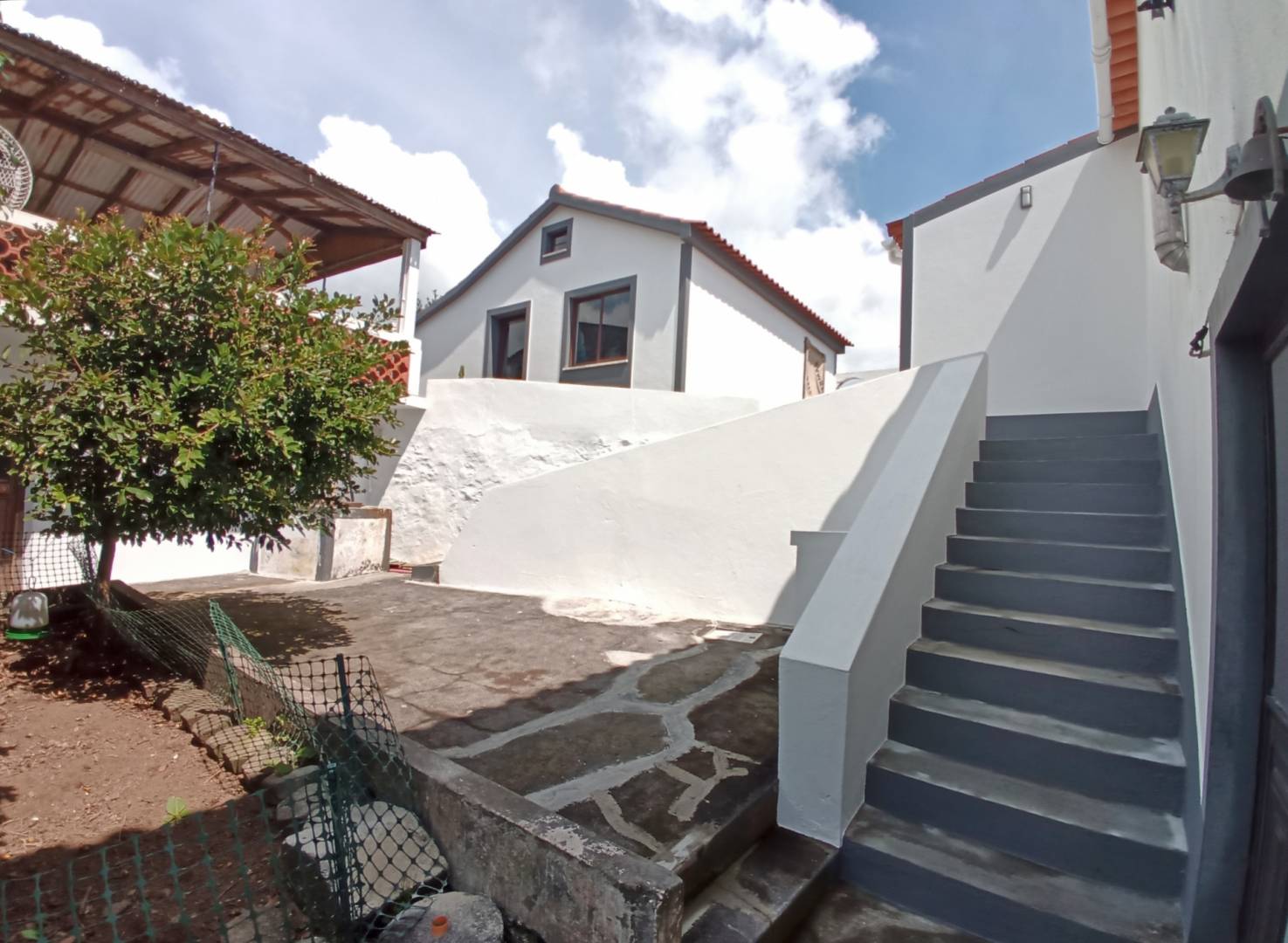 Three bedroom house, plus extra apartment and large garden, 200 meters from the beach, on Faial island, Azores.