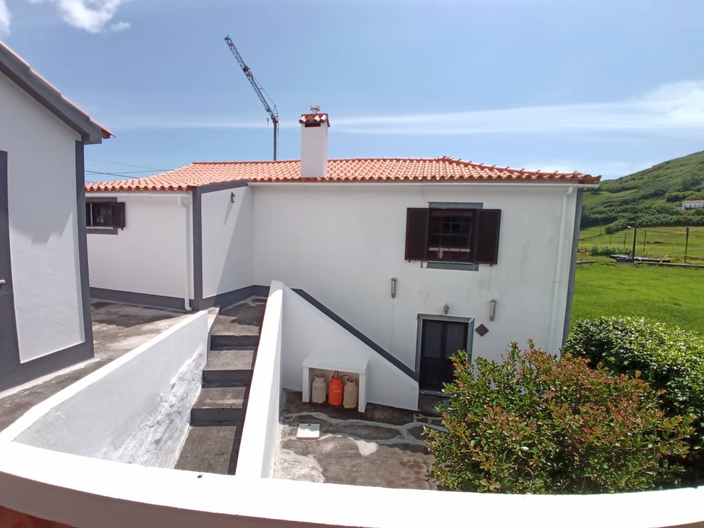 Three bedroom house, plus extra apartment and large garden, 200 meters from the beach, on Faial island, Azores.