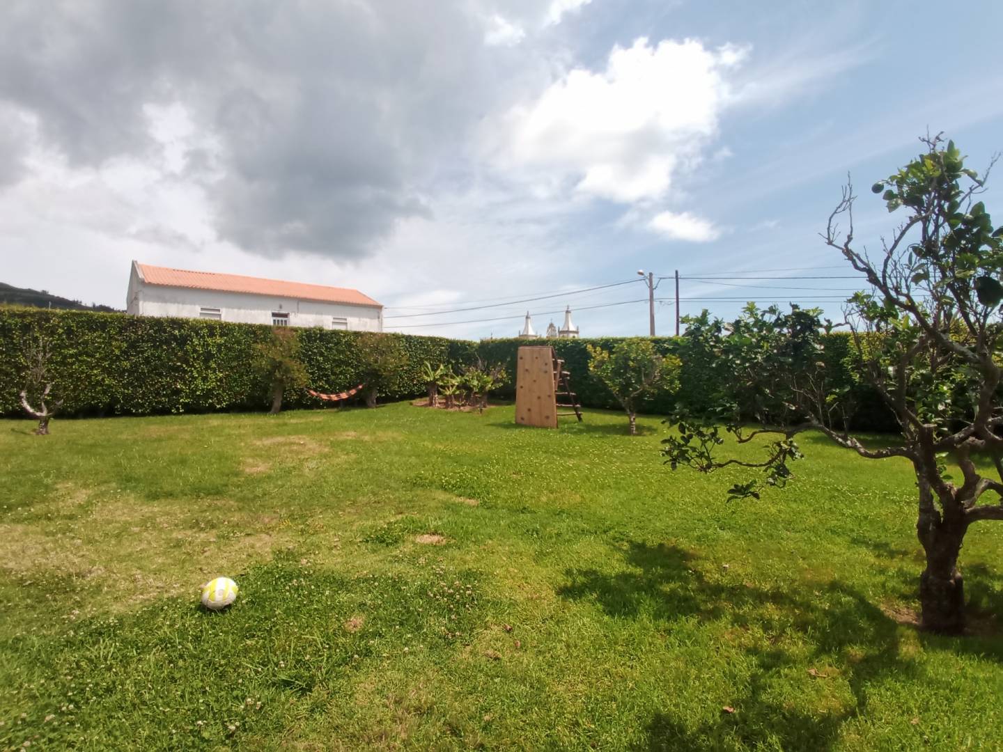 Three bedroom house, plus extra apartment and large garden, 200 meters from the beach, on Faial island, Azores.